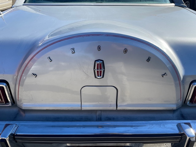 rear Lincoln emblem