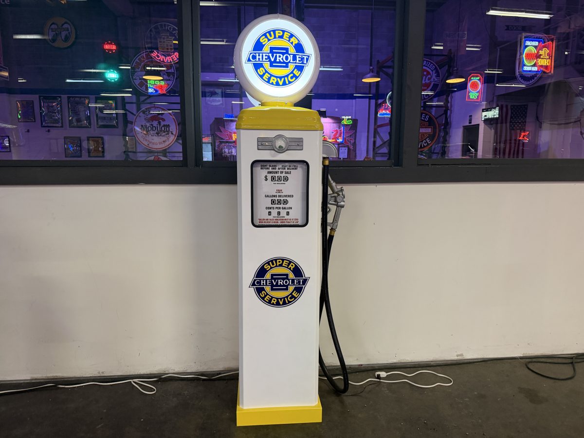 Chevrolet Super Service Gas Pump Img1