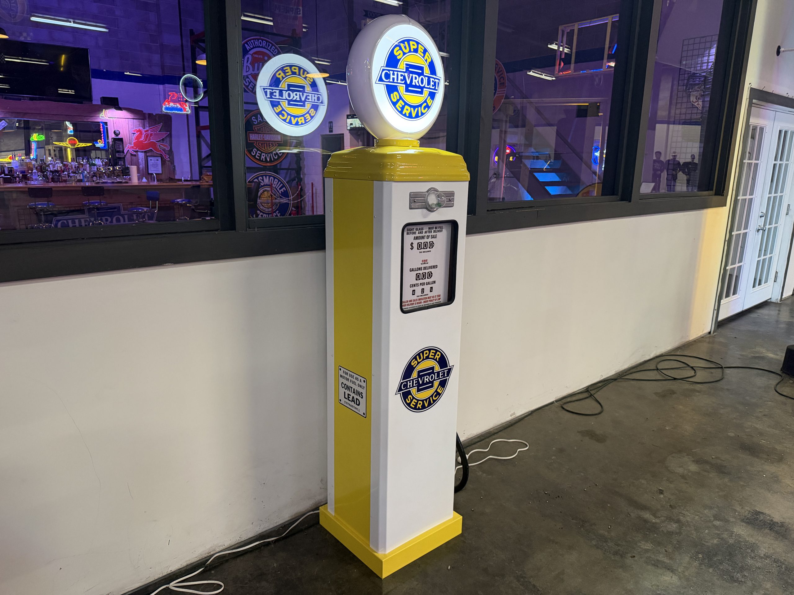Chevrolet Super Service Gas Pump Img2