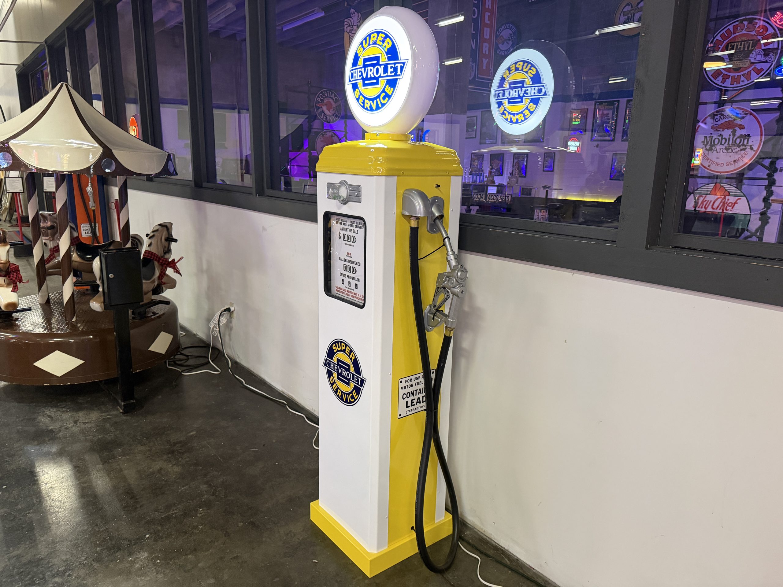 Chevrolet Super Service Gas Pump Img3